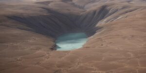 Descubierto en Marte un enigmático valle en forma de herradura que revela antiguos secretos de agua y hielo